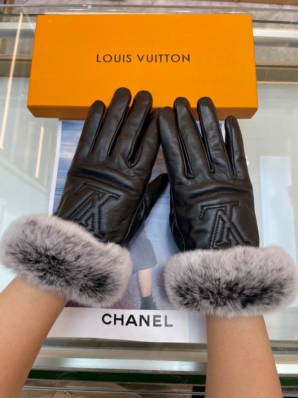LV gloves 11